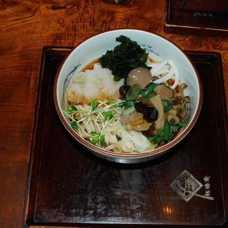 温かいキノコうどん(佐鳴庵 （サナルアン）)