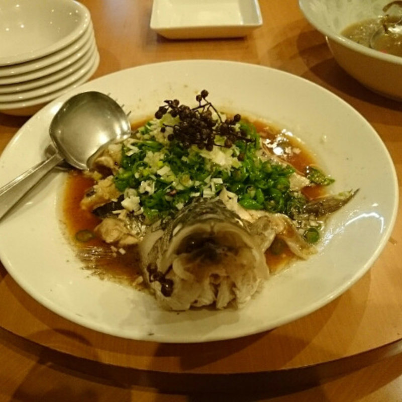 鱸の蒸しもの(中国料理 侑膳)