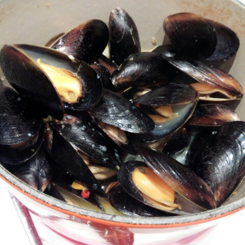 山盛りムール貝の地中海風(俺のイタリアン 東京)