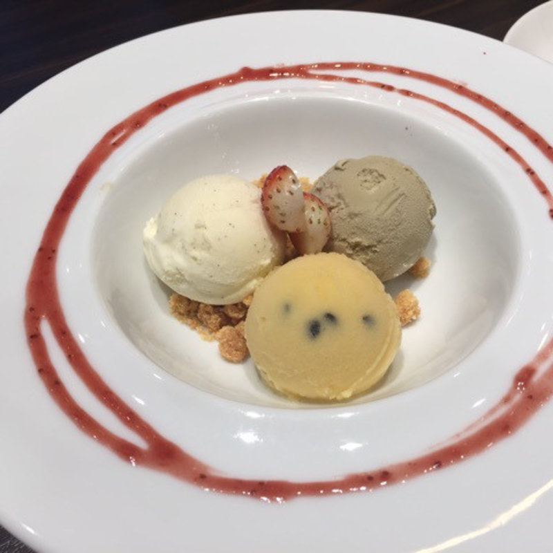 アイスクリーム(バニラ、ピスタチオ、パッションフルーツ)(俺のフレンチ TOKYO )