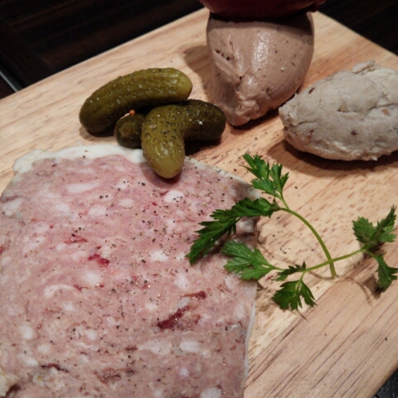 田舎風パテ豚肉のリエットとフォアグラのムースカシスソルベの酸味と。(俺のフレンチ TOKYO )