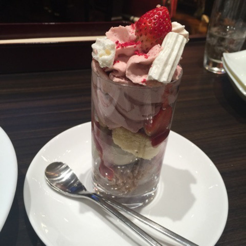 苺とピスタチオナッツのショートケーキ(俺のフレンチ TOKYO )