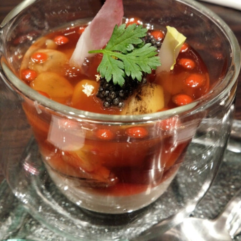 蝦夷あわびと天使海老のアスピックを根セロリのムースに乗せて　キャビア添え(俺のフレンチ TOKYO )