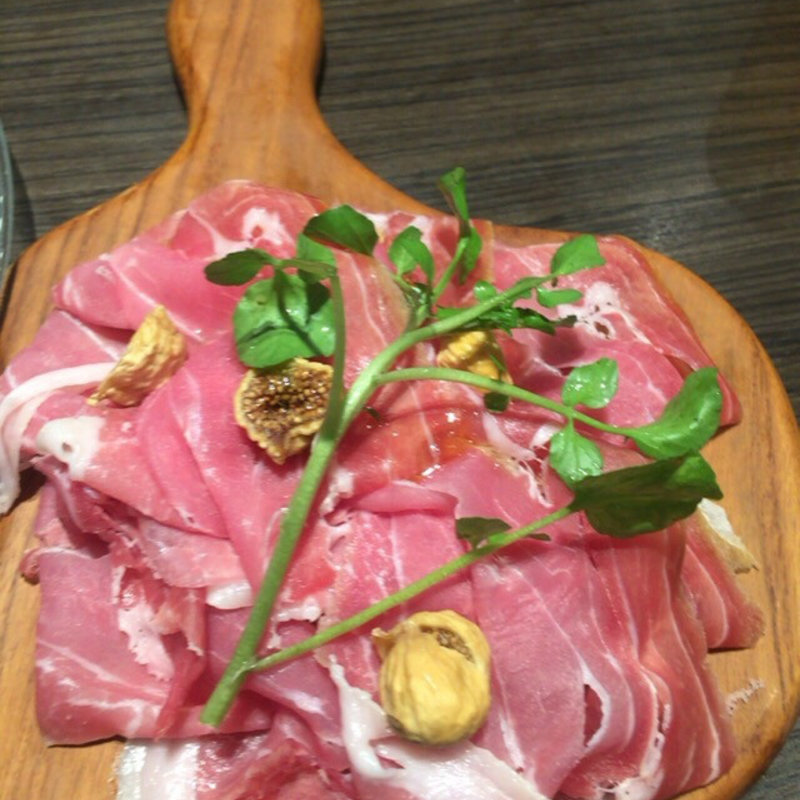 バイヨンヌ産生ハムのセミドライいちじくのせ(俺のフレンチ 博多)