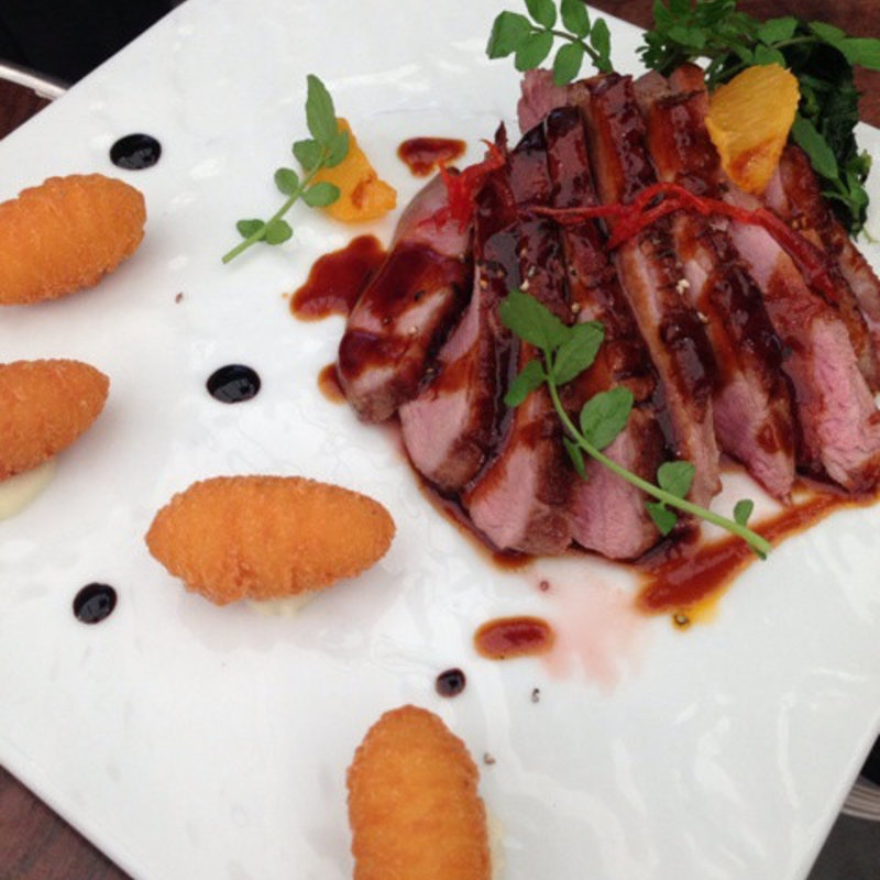 バルバリー鴨胸肉ロティ(俺のフレンチ・イタリアン 松竹芸能 角座広場)