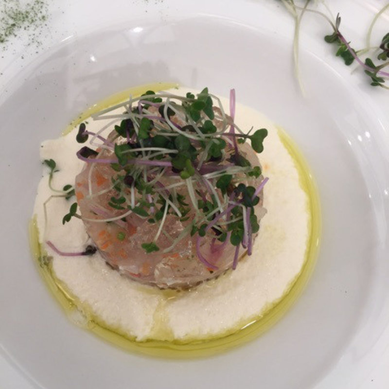 真鯛のタルタル・バジルの香り(俺のフレンチ・イタリアン 松竹芸能 角座広場)