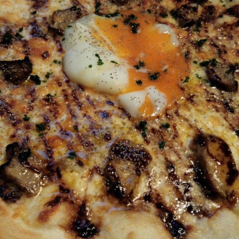 フォアグラと卵のピザ(俺のやきとり 蒲田)