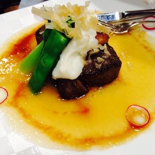 和牛ザブトンとフォアグラの重ね焼き(俺のやきとり 銀座9丁目)