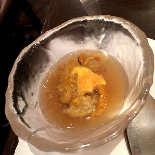 伊勢海老ゼリーのウニ乗せ(俺の割烹 銀座本店)