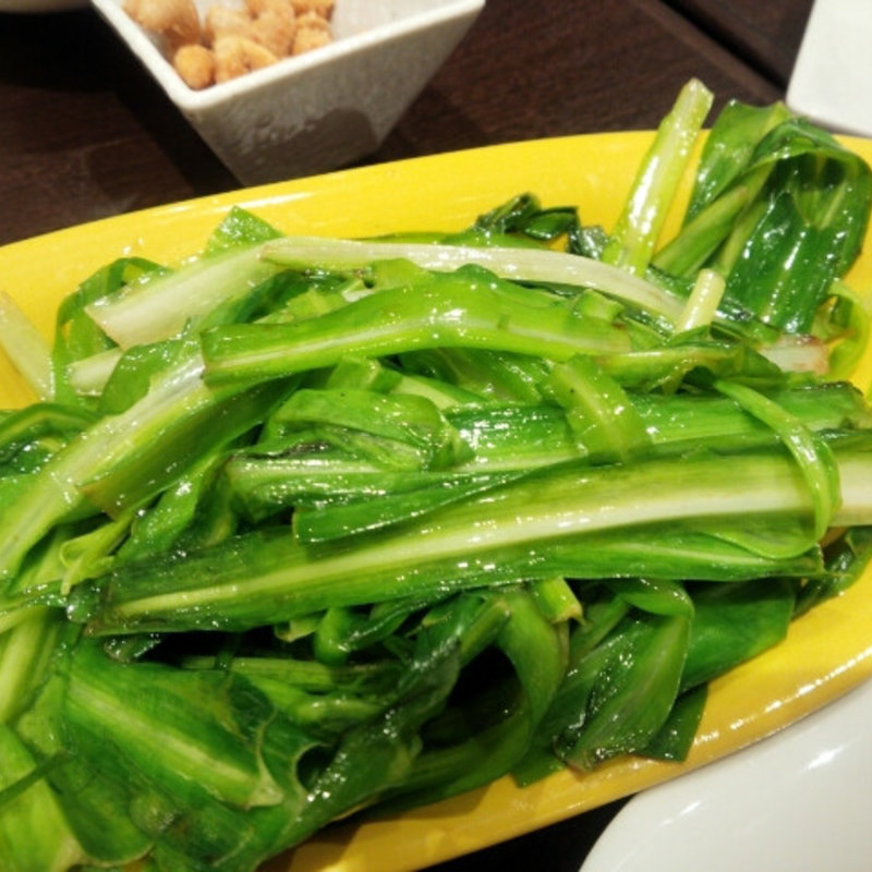 本日仕入れの青菜の塩炒め(俺の揚子江 銀座4丁目)