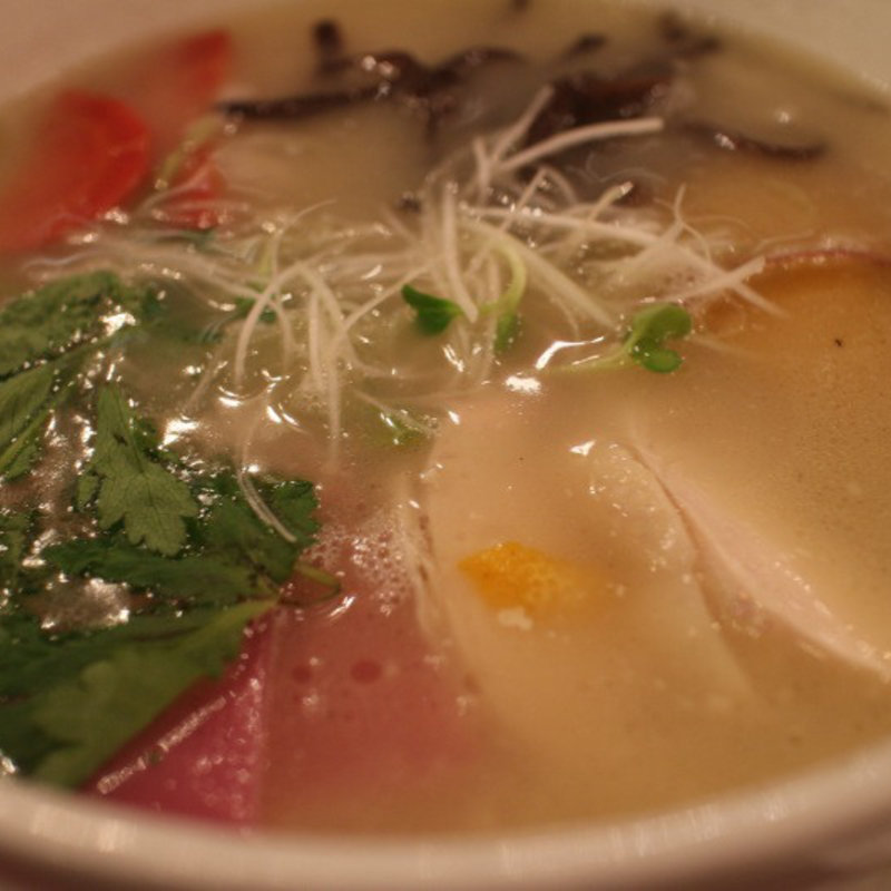 白湯麺(俺の揚子江 銀座4丁目)