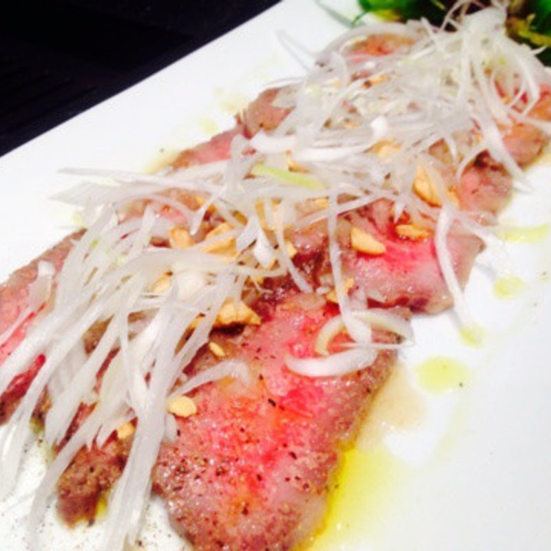 黒毛和牛のたたき(俺の焼肉 銀座9丁目)