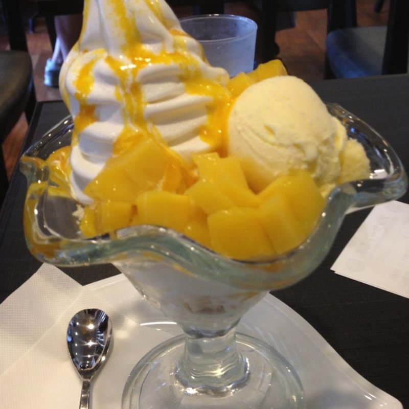 たっぷりマンゴーパフェ(倉式珈琲店 大阪鶴見店)
