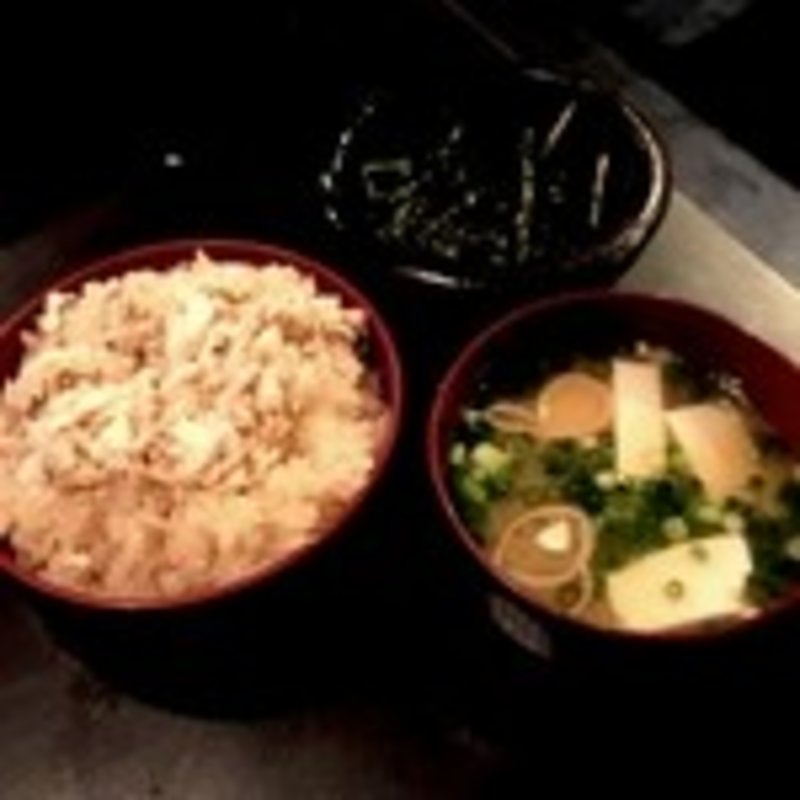 鯛めし＆お味噌汁(個室 和食居酒屋 島の恵みと喰らえ 酒場 新橋店)