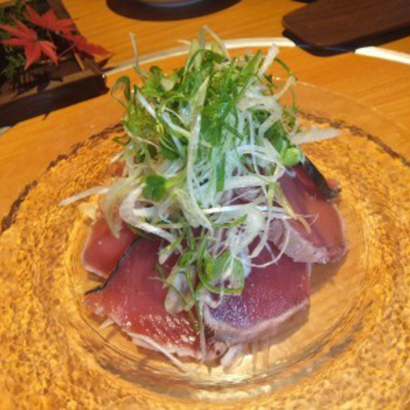 鹿児島県枕崎産　ぶえん鰹のたたき(司 神楽坂・飯田橋店)