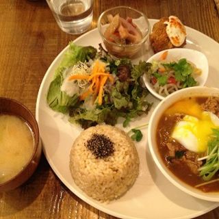 気まぐれ玄米ご飯セット(健康カフェ実身美サンミsangmi　京橋店)
