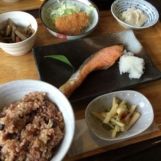 鮭の塩焼定食(元氣morimori)