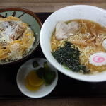 ラーメン・カツ丼セット(元町食堂)