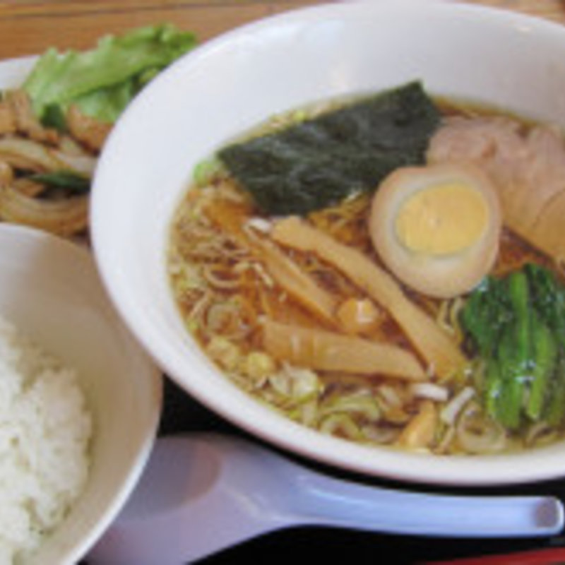 生姜焼きとラーメン、半ライス(光々亭)