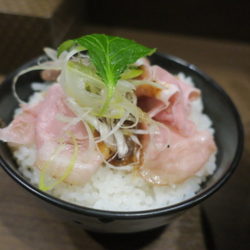 チャーシュー丼(八咫烏)