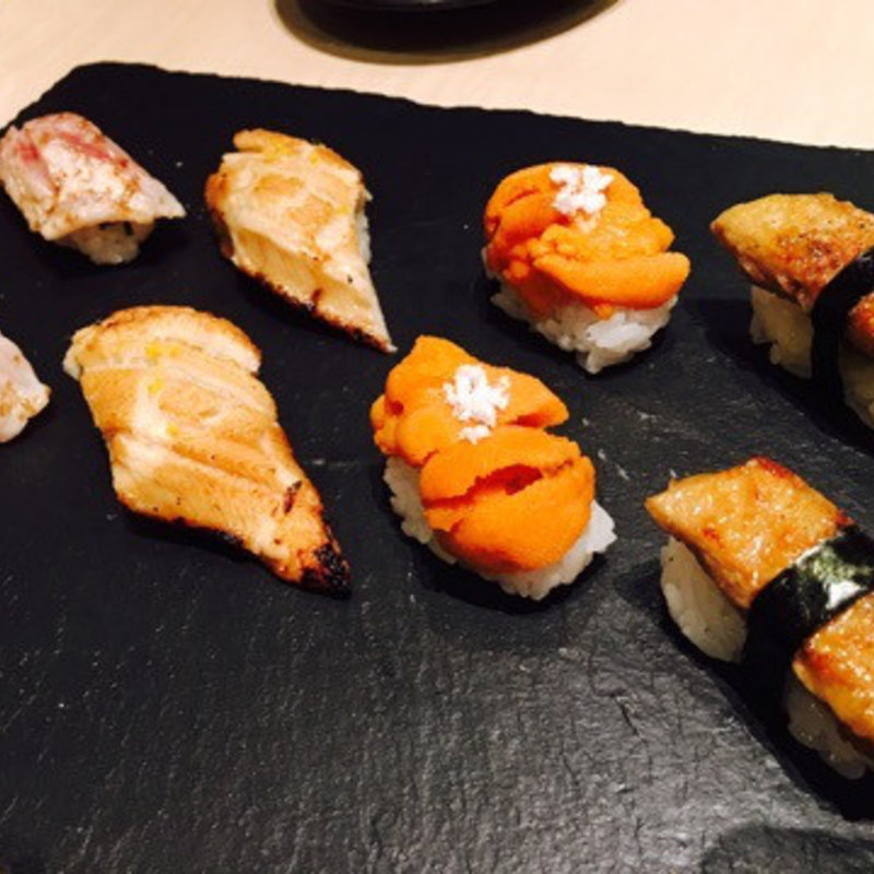 お鮨4貫(八新鮨 （はっしんずし）)