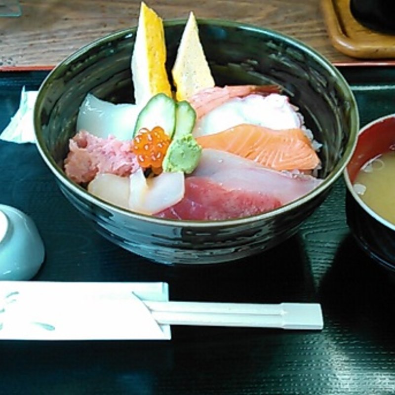 名物豪快丼(八王子総合卸売センター　市場寿司　たか )