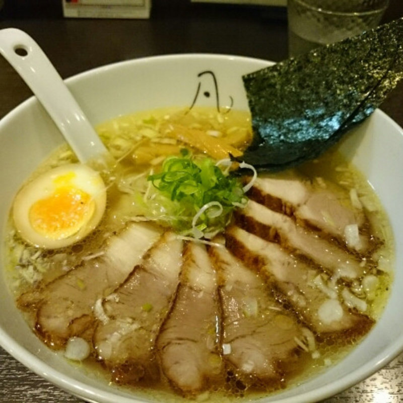 【中華そば 鶏と魚出汁の塩】＋《チャーシュー》トッピング(凡の風 （ぼんのかぜ）)