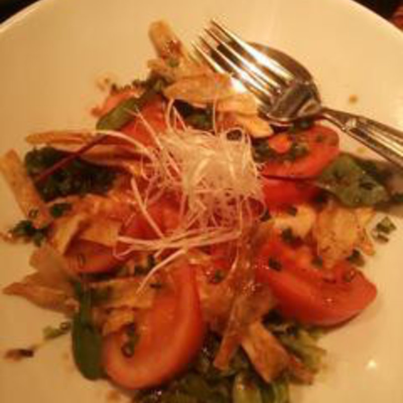 トマトと寄せ豆腐のサラダ(創作・和ダイニング はる)