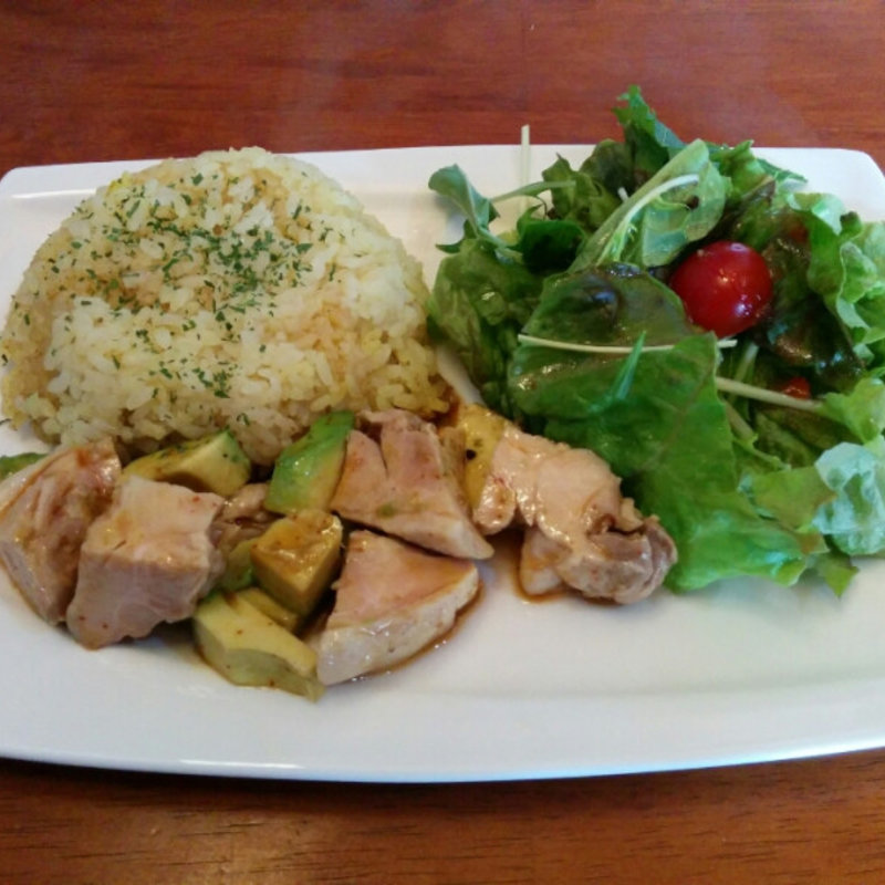 ピリ辛とりアボ(創作料理 EXP （ソウサクリョウリ イーエックスピー）)