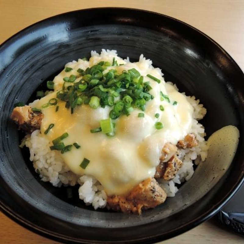 とろーりチーズ丼（しょうゆ＆黒こしょう）(加藤牧場 Baffi 日高本店 （バッフィ）)