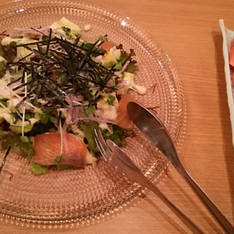 サーモンとアボカドサラダ(北浜くくり)