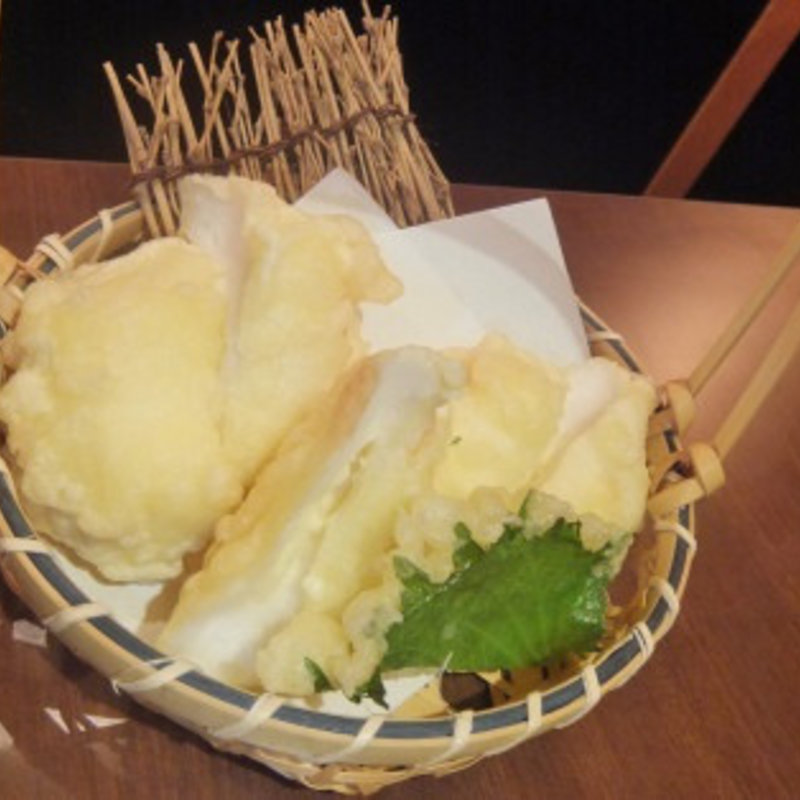 チーズ入りはんぺんの天麩羅(匠の隠れ家 田町本店 （タクミノカクレガ）)