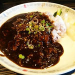 牛バラ肉の黒カレーかけご飯