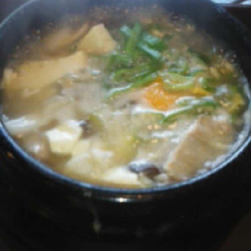 白のスンドゥブチゲ(南怡島 （ナミソム）)