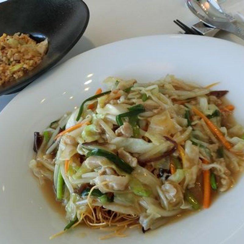 食べチャイナ　五目あんかけ揚げそば・ハーフピリ辛四川チャーハン(四川飯店 博多)