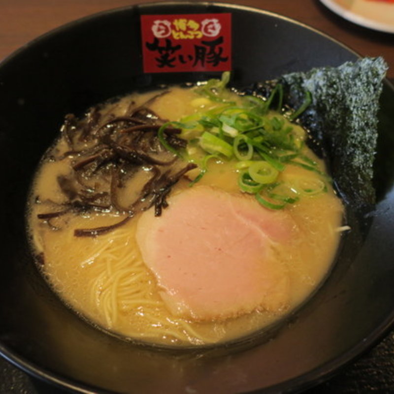 とんこつラーメン(博多とんこつ笑い豚)