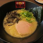 とんこつラーメン(博多とんこつ笑い豚)
