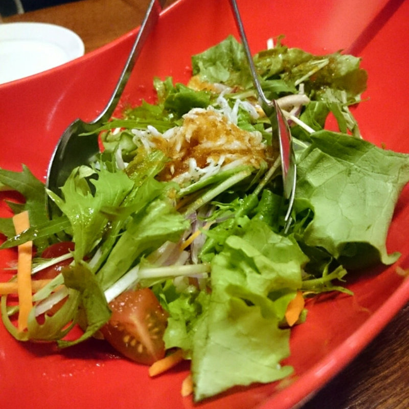 しらすの入ったサラダ(博多魚がし 海の路)