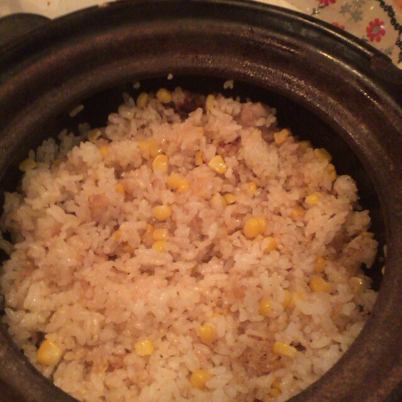 とうもろこしと鶏肉の土鍋ごはん(博多炉端 魚男)