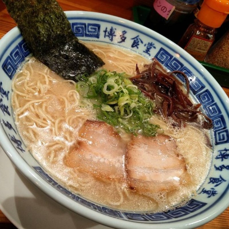 本場博多ラーメン(博多食堂)