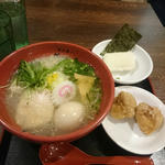 水炊きスープの鶏ソバ(博多鶏ソバ華味鳥 ソラリアステージ店)