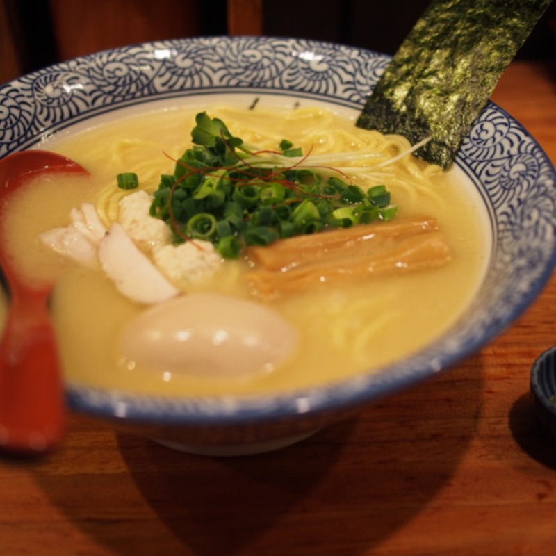 濃厚鶏塩、味玉入(赤坂麺処 友)