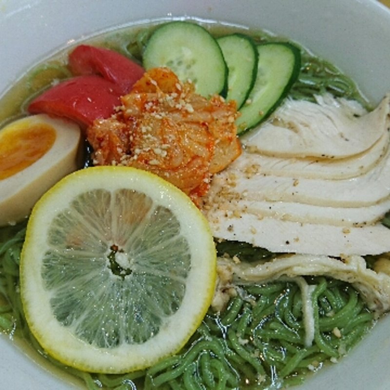 左からフック冷麺(友愛亭 （ユウアイテイ）)