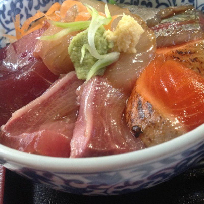 海鮮漬け丼(友福丸 （ともふくまる）)