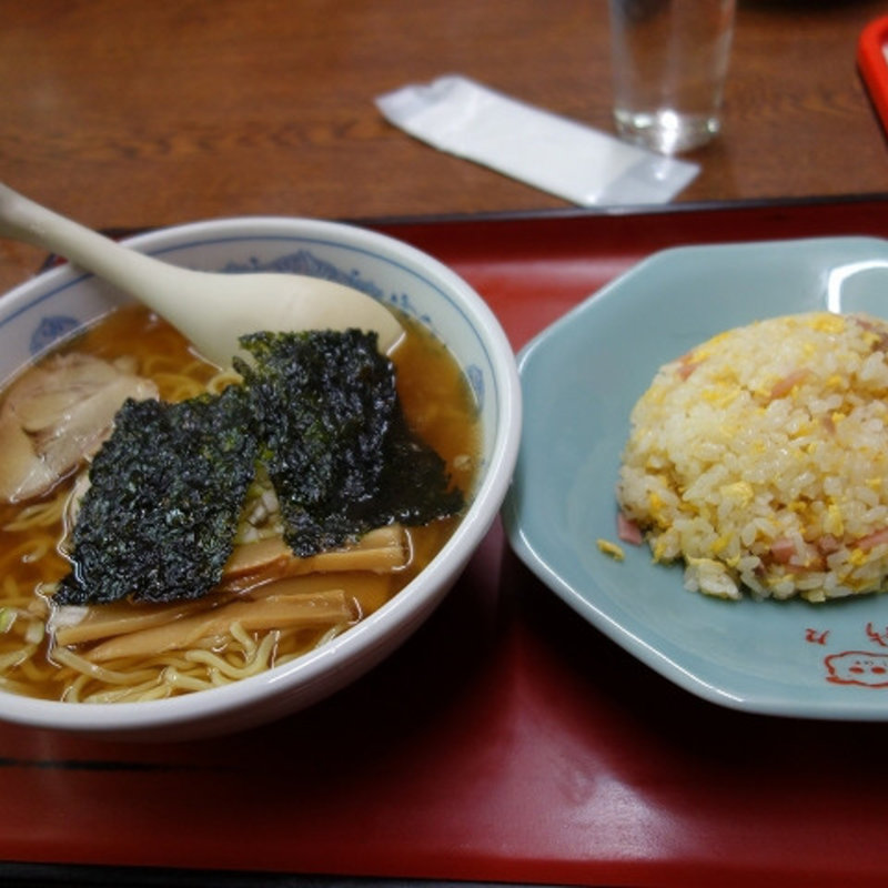 ラーメンと半チャーハンのセット(台湾料理 天天 （テンテン）)