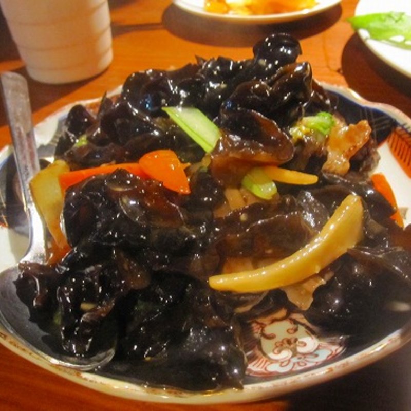 木耳と豚肉の炒めもの(台湾料理 美味仙)