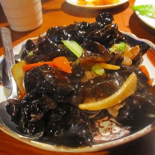 木耳と豚肉の炒めもの(台湾料理 美味仙)
