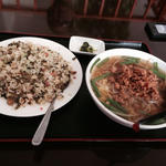 高菜チャーハンと台湾塩ラーメン(台湾料理 美味鮮)