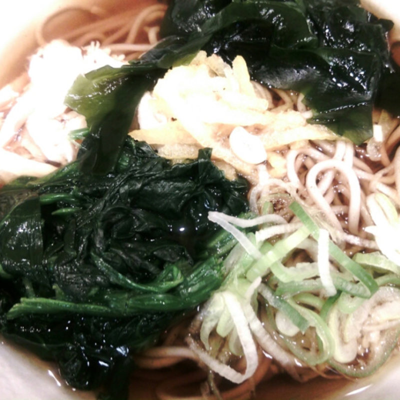 ゆずワカメほうれん草そば(名代 富士そば 浜松町店 )