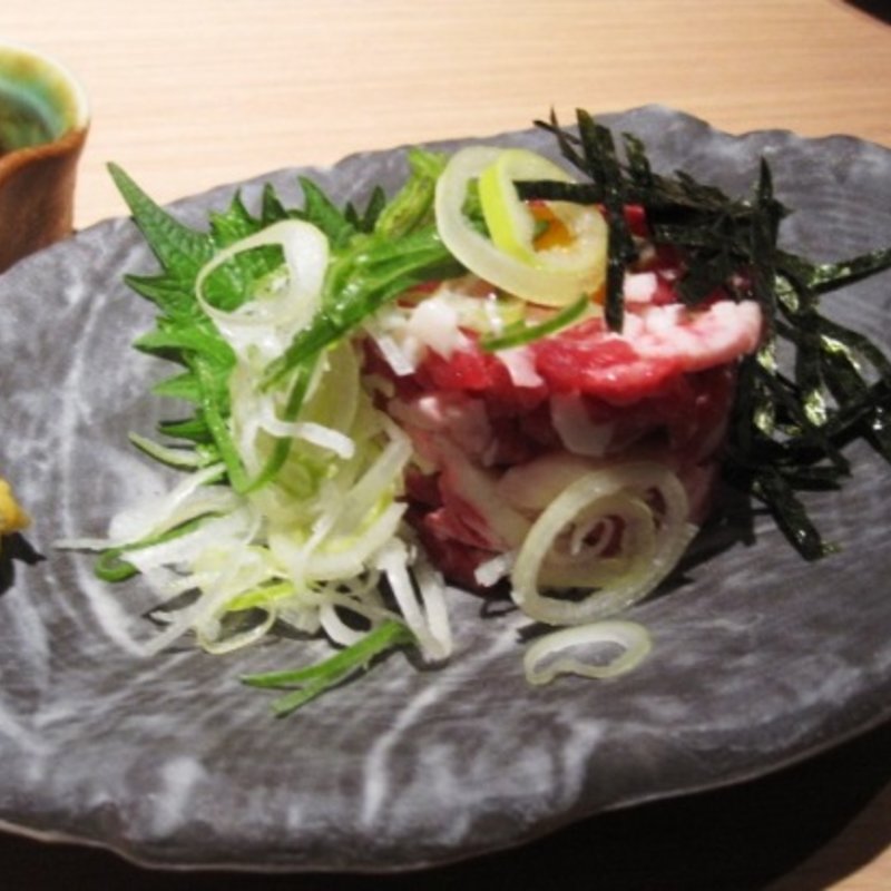 馬肉ユッケ(和と酒 馬乃屋 （わとさけ うまのや）)